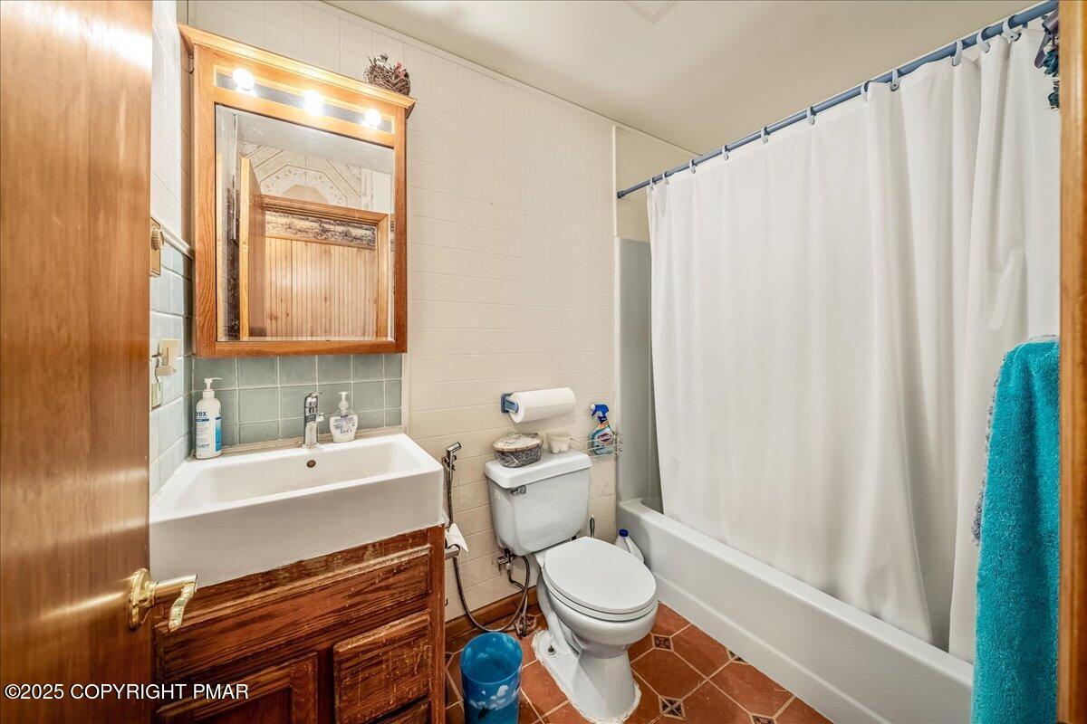 584 Pheasant Road Saylorsburg, PA 18353 - Photo 13 of 21 a bathroom with a sink a toilet and shower