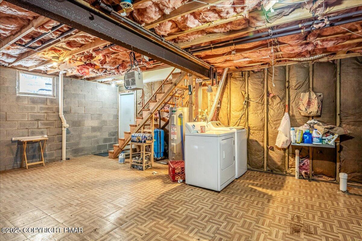 584 Pheasant Road Saylorsburg, PA 18353 - Photo 14 of 21 a view of a patio with a table and chairs and wooden floor