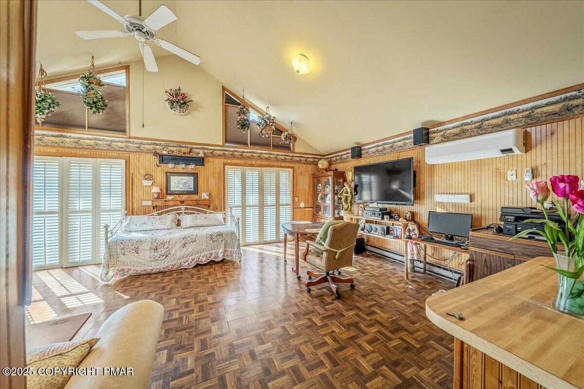 584 Pheasant Road Saylorsburg, PA 18353 - Photo 3 of 21 a living room with furniture