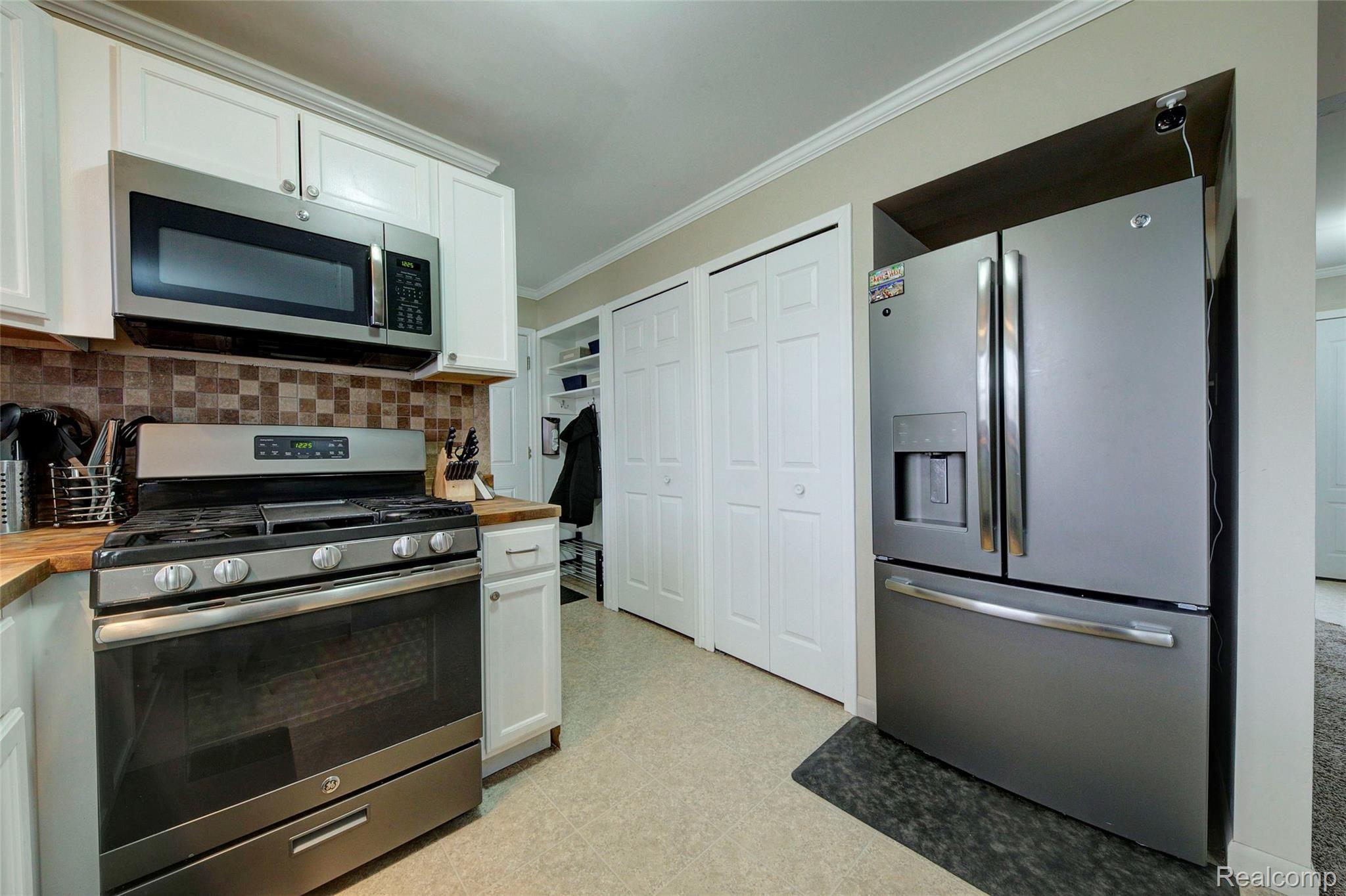 5351 South Genesee Road Grand Blanc, MI 48439 - Photo 20 of 37 4H8A2079_80_81.jpg