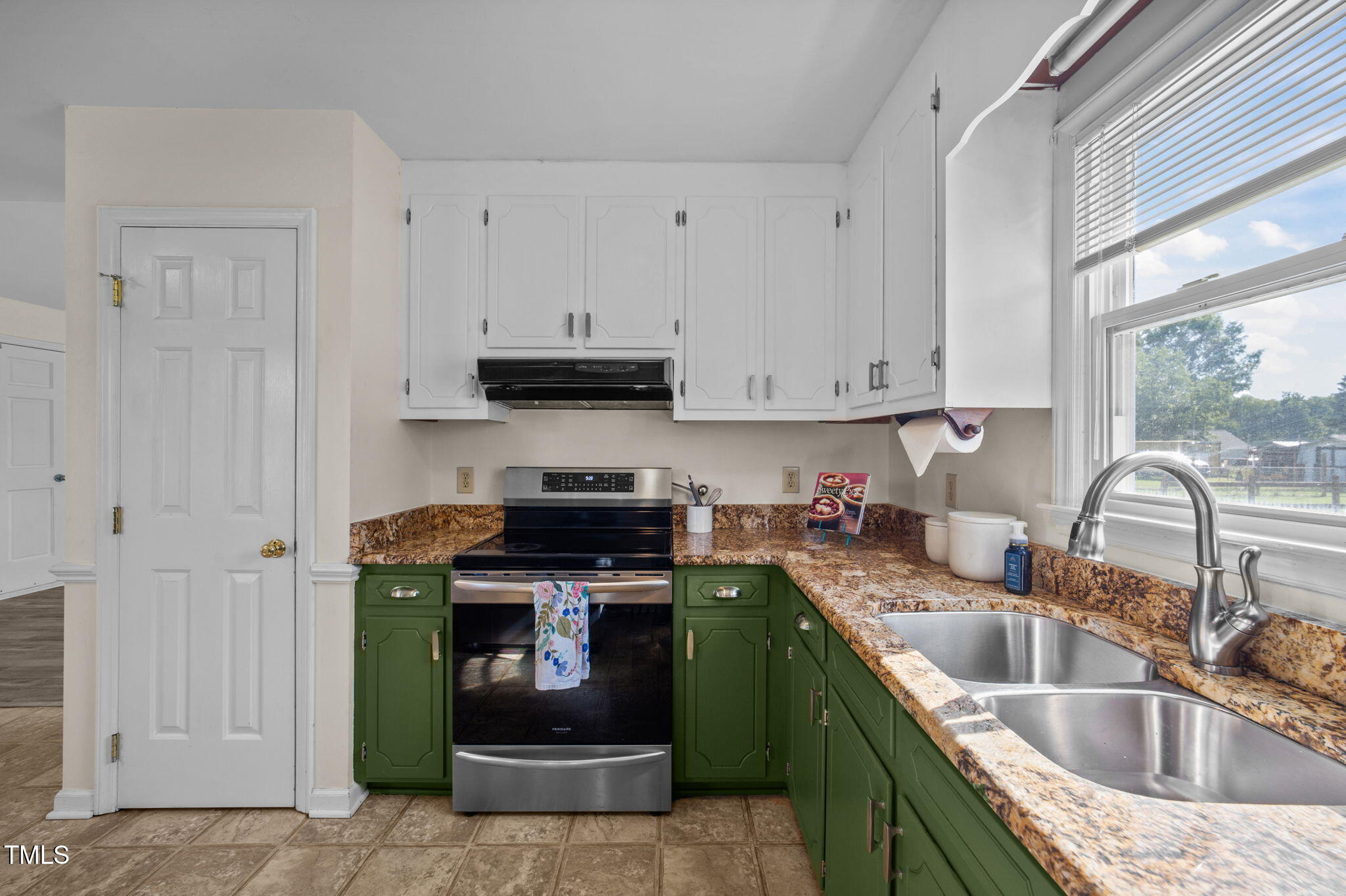 597 Corbett Road Clayton, NC 27520 - Photo 10 of 29 Kitchen