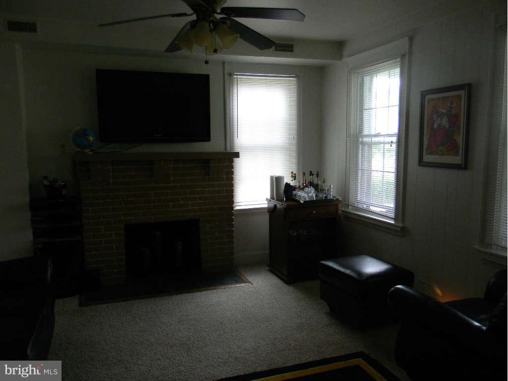 4017 Dorchester Road Baltimore, MD 21207 - Photo 4 of 23 Living Room