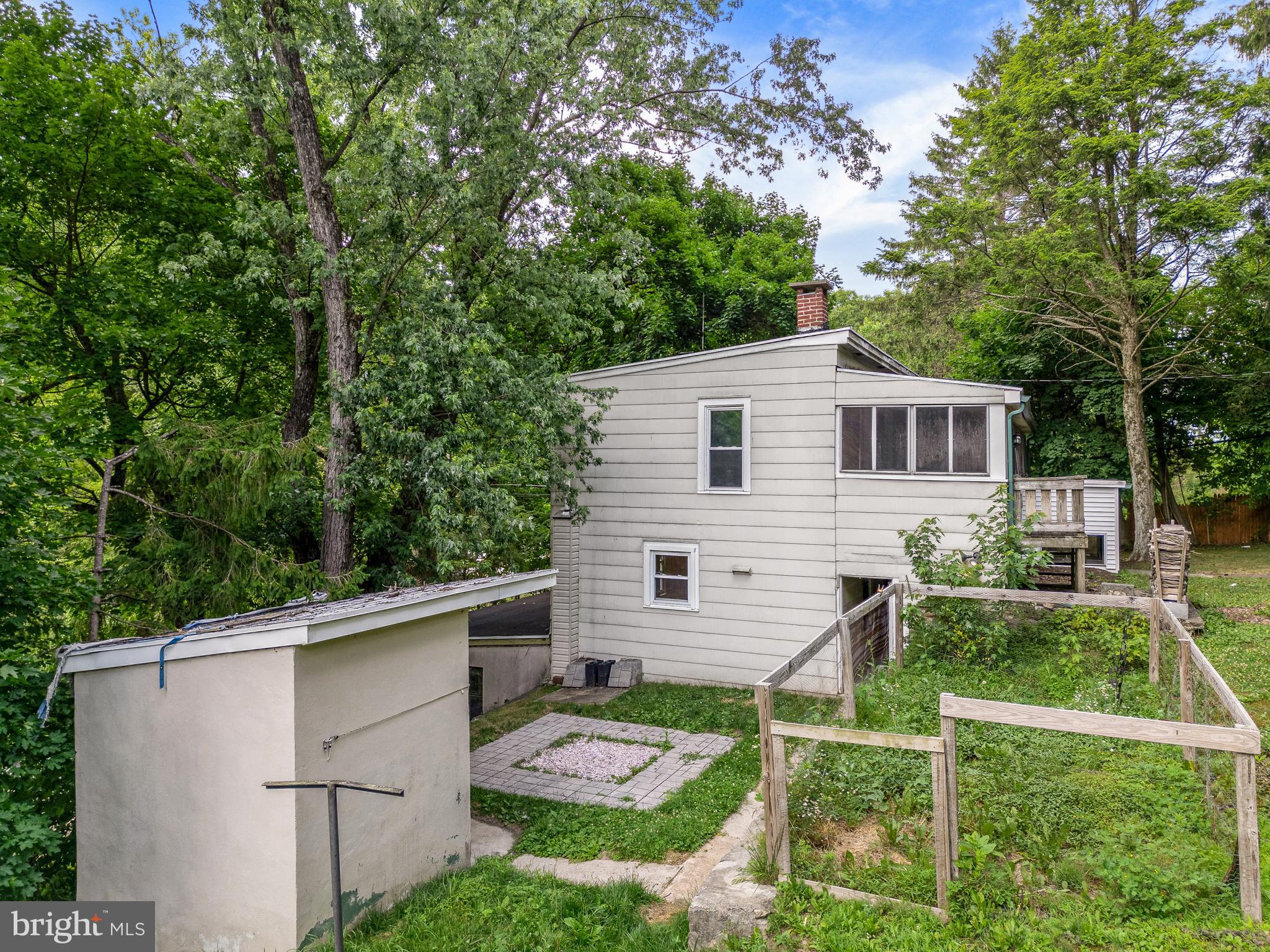 108 Poplar Road Fleetwood, PA 19522 - Photo 4 of 46 Side view