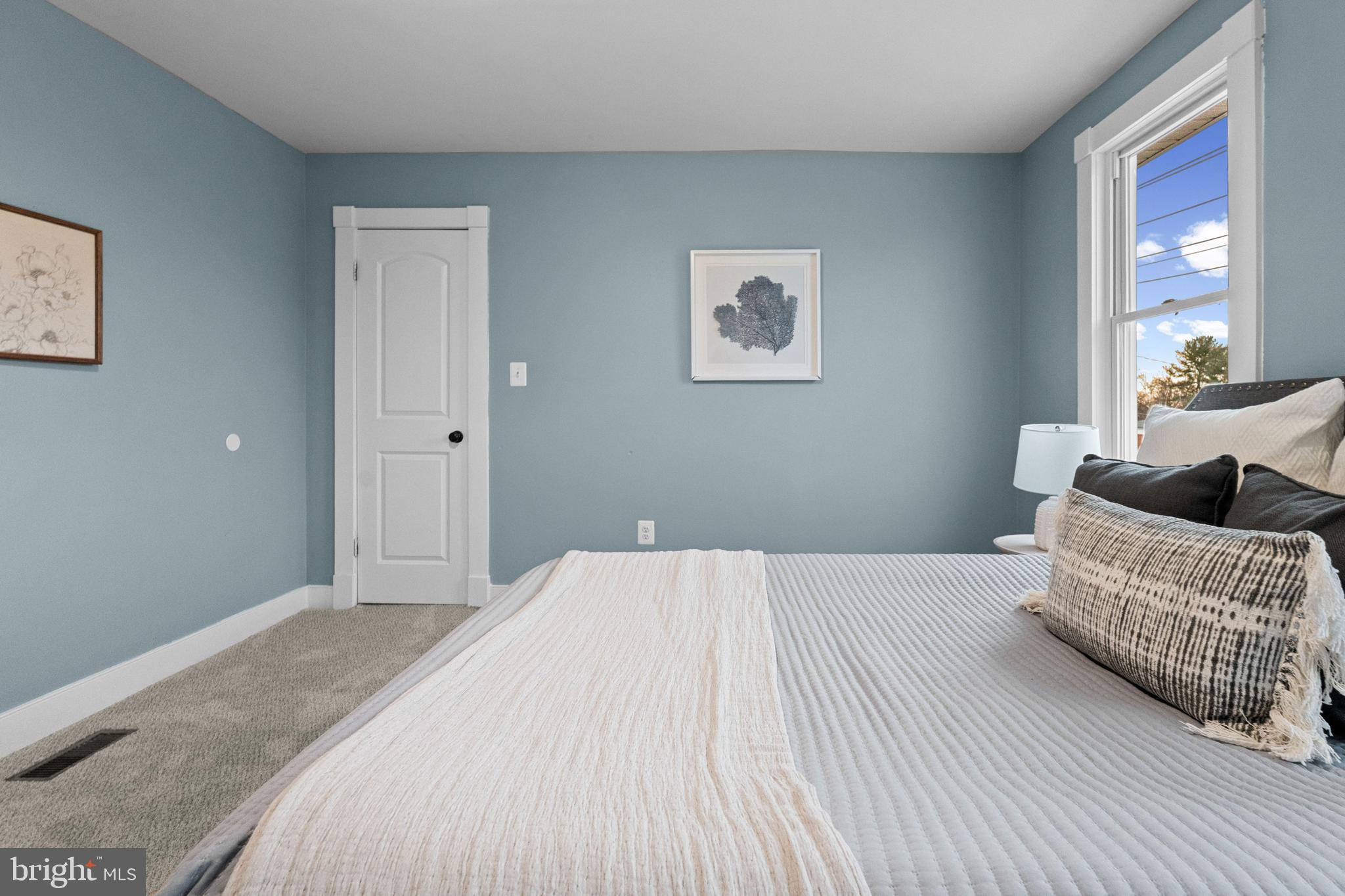 4604 Moravia Road Baltimore, MD 21206 - Photo 18 of 50 a bedroom with a bed and a couch