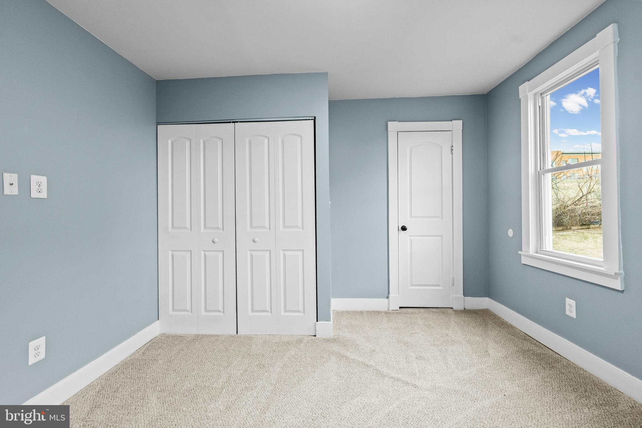 4604 Moravia Road Baltimore, MD 21206 - Photo 20 of 50 an empty room with windows