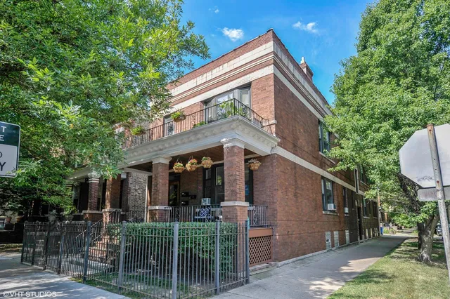 $2,400 | 4258 North Damen Avenue, Unit 1R, Chicago, IL 60618