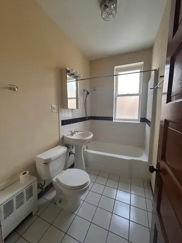 $2,400 | 4258 North Damen Avenue, Unit 1R, Chicago, IL 60618