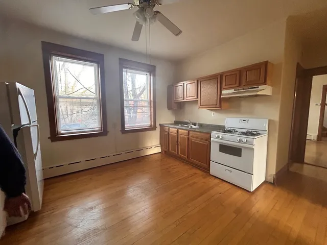 $2,400 | 4258 North Damen Avenue, Unit 1R, Chicago, IL 60618