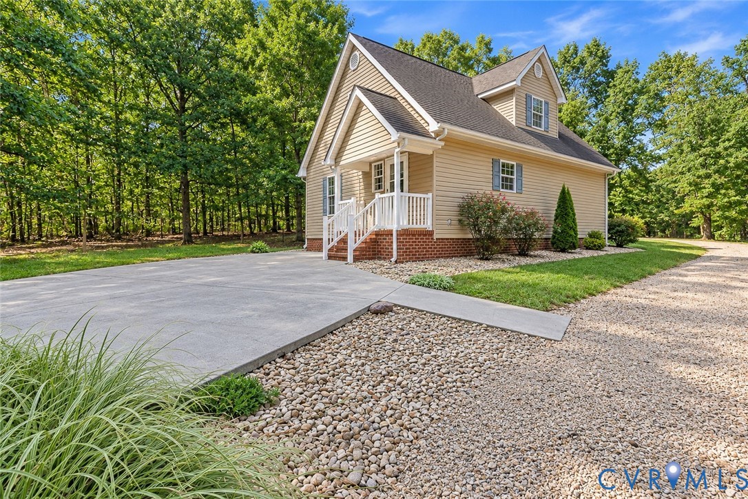1626 Oak Ridge Road Appomattox, VA 24522 - Photo 4 of 30 Two-story exterior with vinyl siding and brick fou