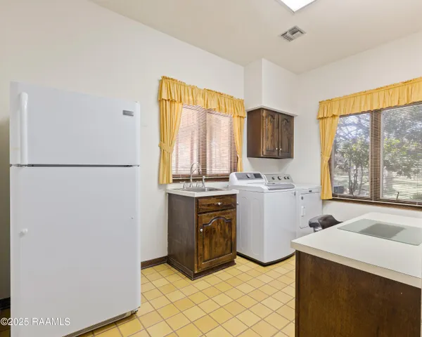 $450,000 | 5308 Shoreline Drive, New Iberia, LA 70563