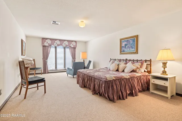 $450,000 | 5308 Shoreline Drive, New Iberia, LA 70563