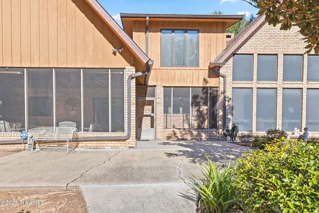 $450,000 | 5308 Shoreline Drive, New Iberia, LA 70563