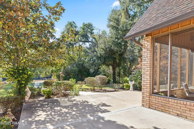 $450,000 | 5308 Shoreline Drive, New Iberia, LA 70563