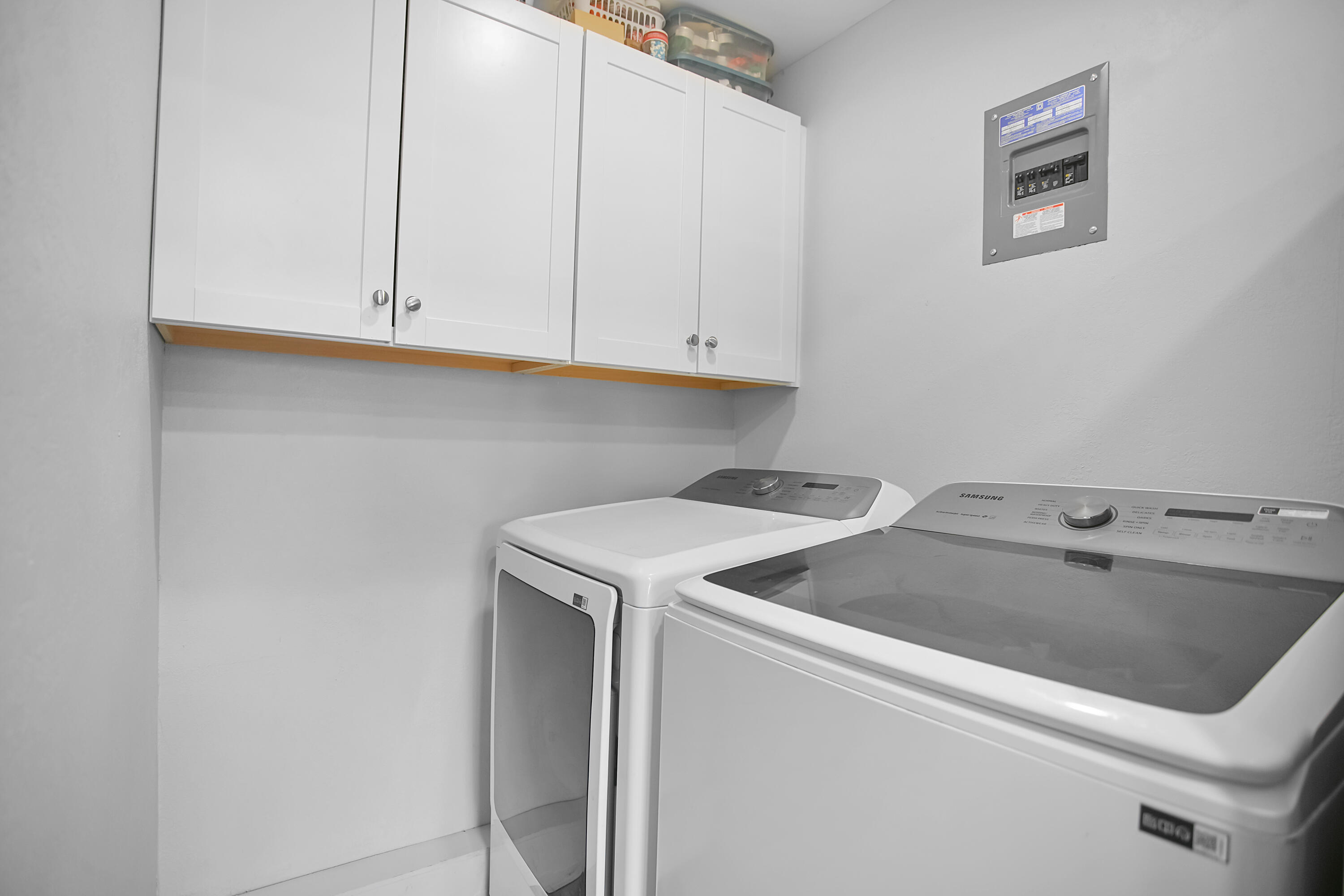 2519 62nd Street Lubbock, TX 79413 - Photo 14 of 30 a utility room with dryer and washer