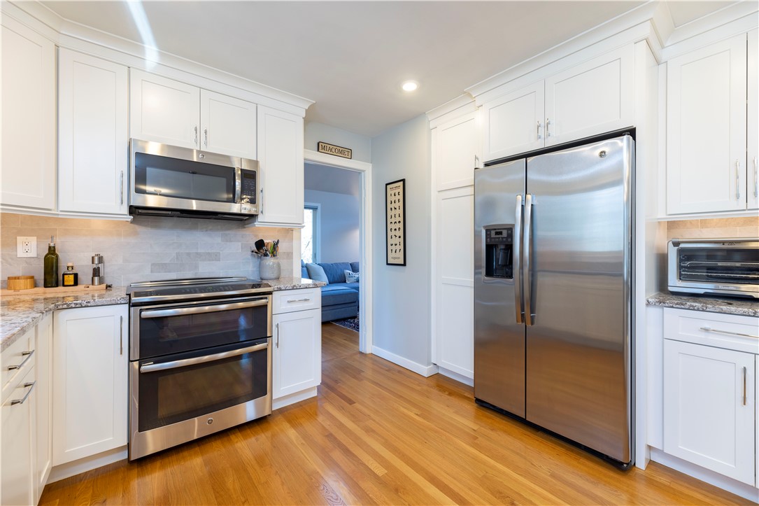 44 Jiley Hill Drive Tiverton, RI 02878 - Photo 7 of 33