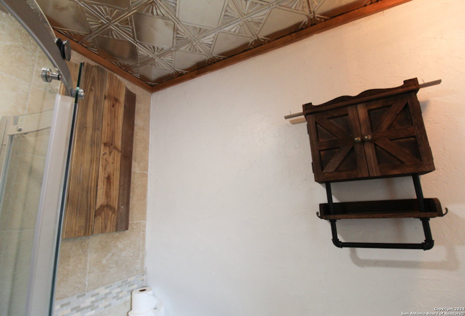 1468 Pebble Beach Road Lakehills, TX 78063 - Photo 20 of 23 a view of entryway