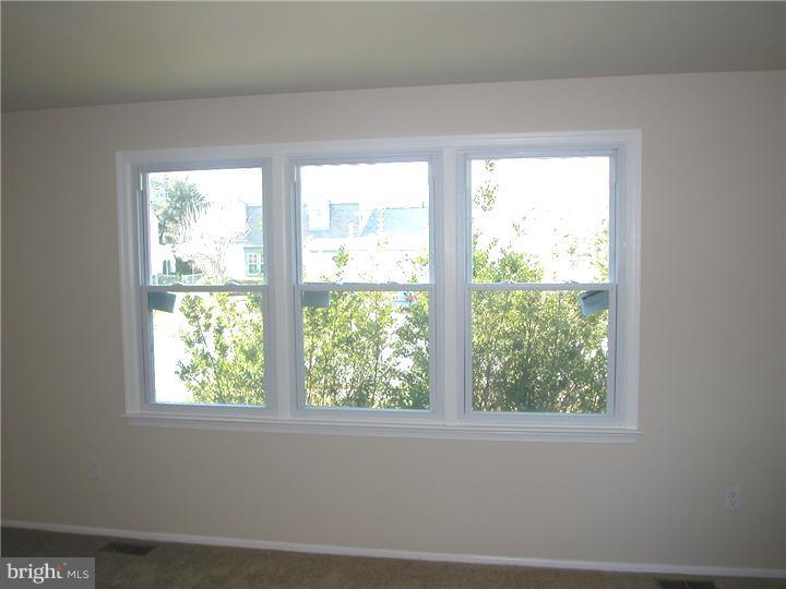 115 Coopers Kill Road Delran, NJ 08075 - Photo 5 of 22 Living Room