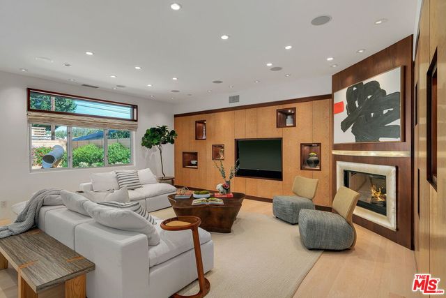 $5,100,000 | 943 24th Street, Santa Monica, CA 90403