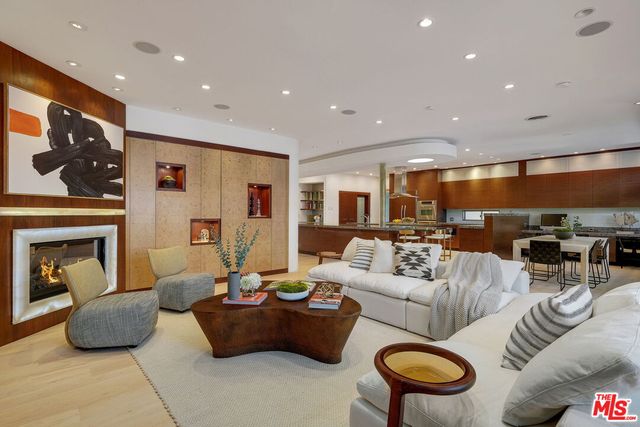 $5,100,000 | 943 24th Street, Santa Monica, CA 90403