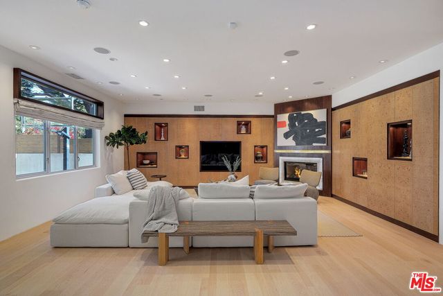 $5,100,000 | 943 24th Street, Santa Monica, CA 90403