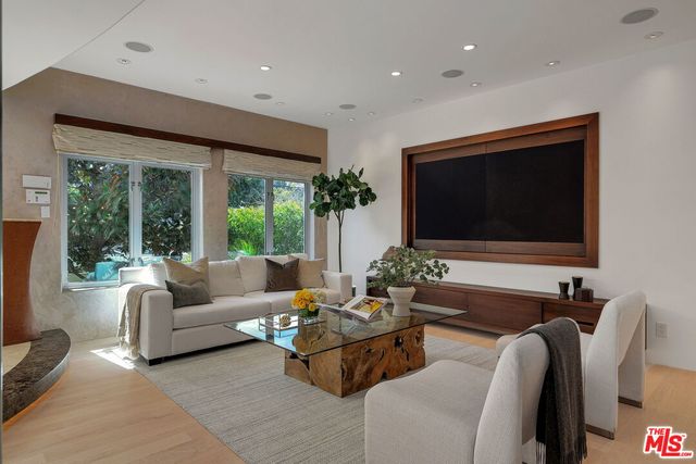 $5,100,000 | 943 24th Street, Santa Monica, CA 90403