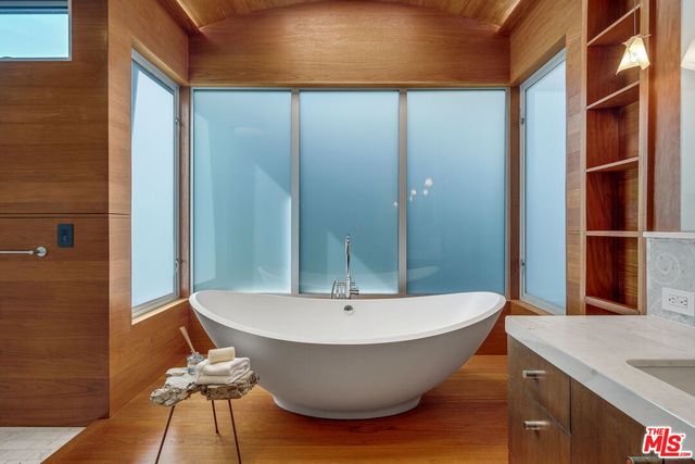 $5,100,000 | 943 24th Street, Santa Monica, CA 90403