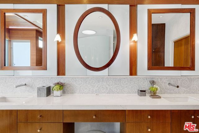 $5,100,000 | 943 24th Street, Santa Monica, CA 90403