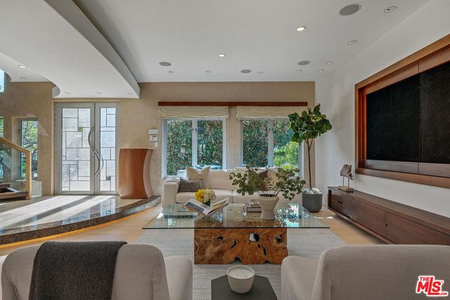 $5,100,000 | 943 24th Street, Santa Monica, CA 90403