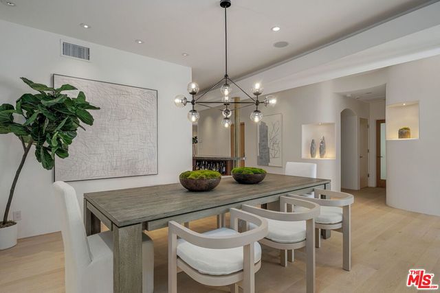 $5,100,000 | 943 24th Street, Santa Monica, CA 90403