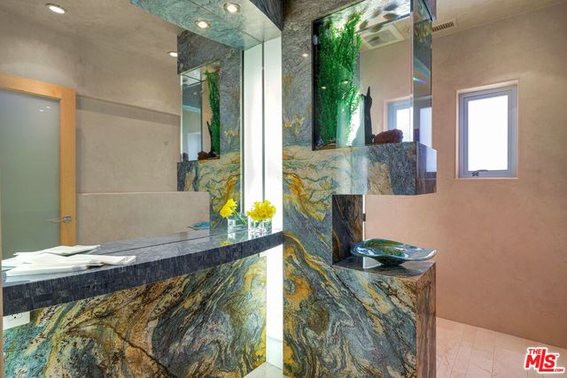 $5,100,000 | 943 24th Street, Santa Monica, CA 90403