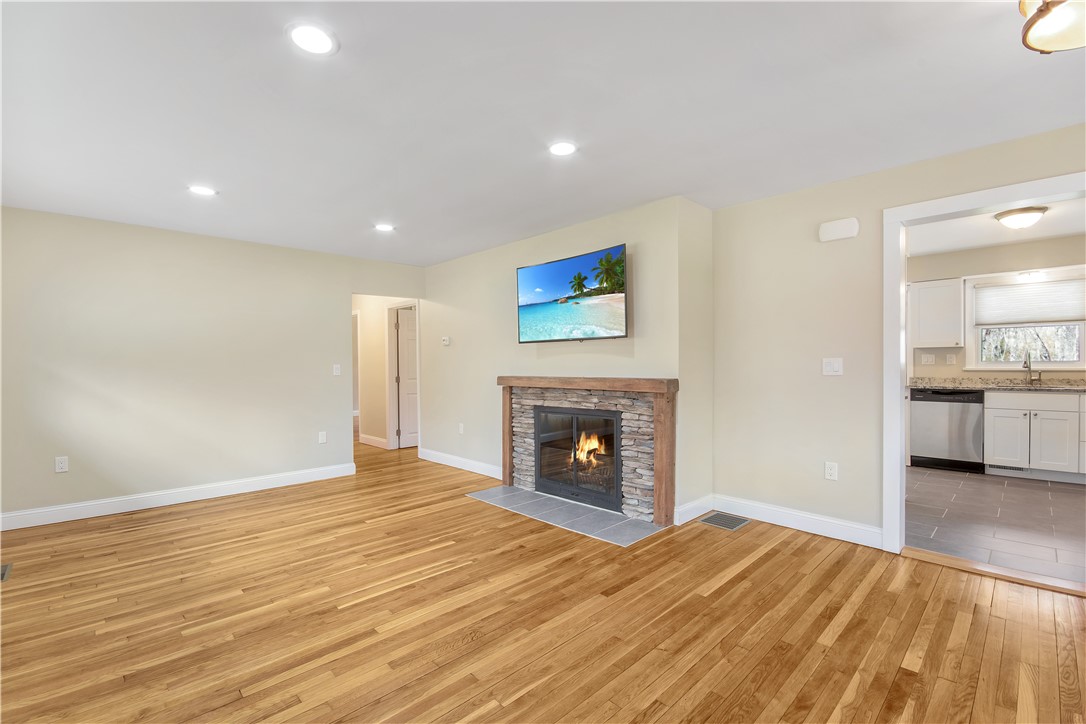 308 Souza Road Tiverton, RI 02878 - Photo 11 of 50 Gallery Image 11
