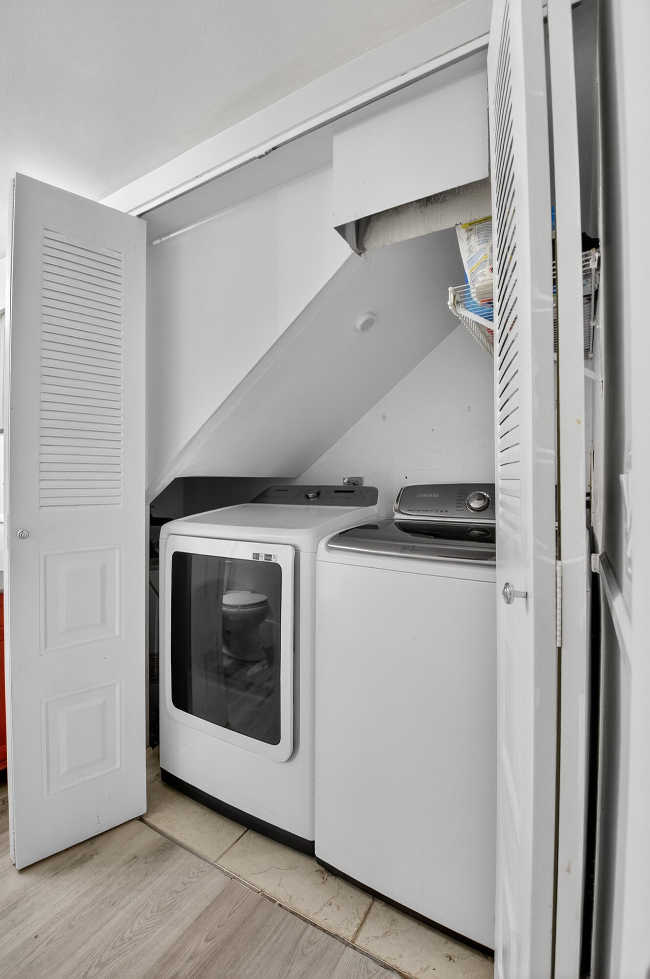 8200 Thames Boulevard, Unit C Boca Raton, FL 33433 - Photo 24 of 45 a close up view of a washer and dryer