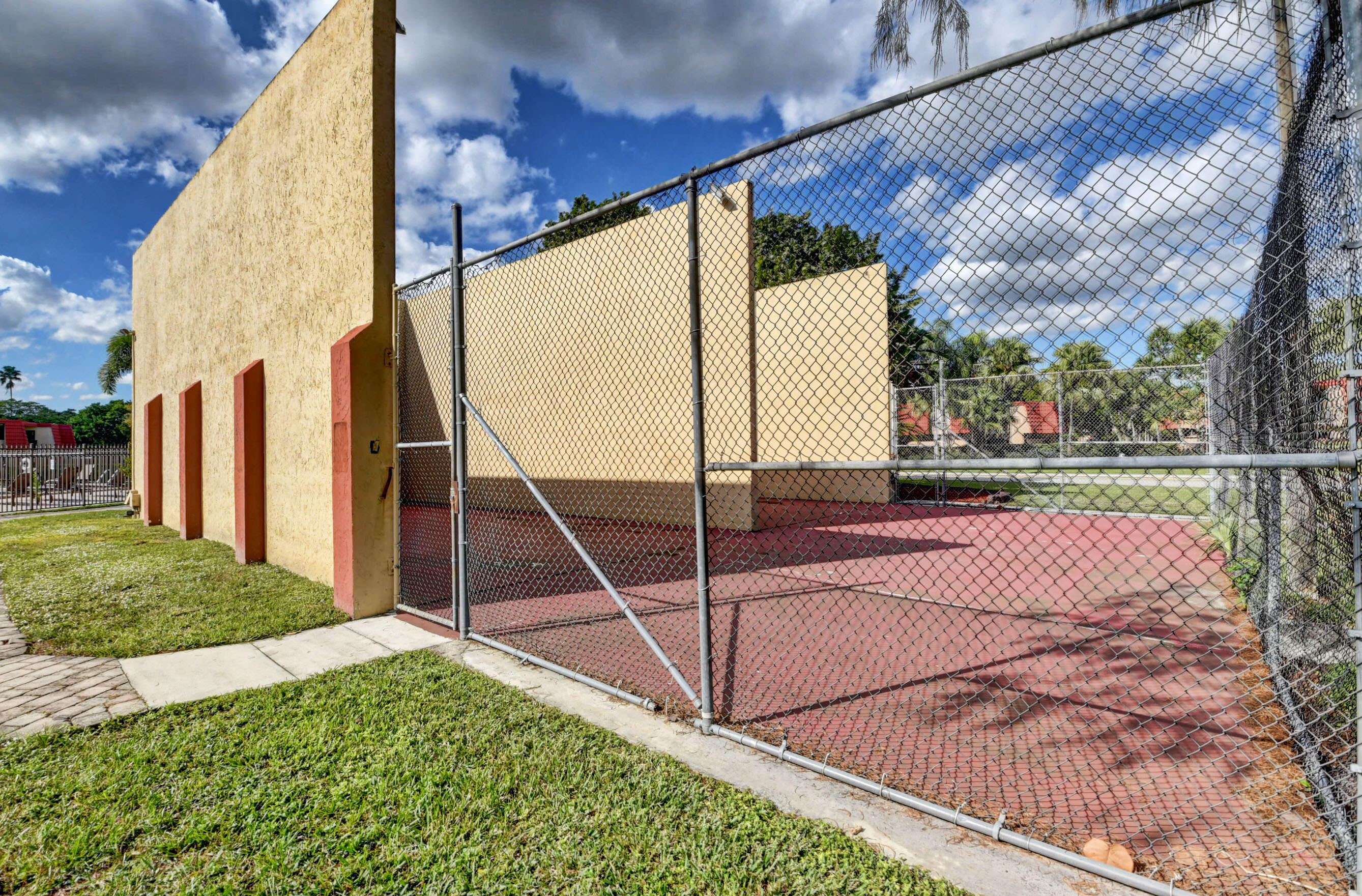 8200 Thames Boulevard, Unit C Boca Raton, FL 33433 - Photo 34 of 45 a view of outdoor space