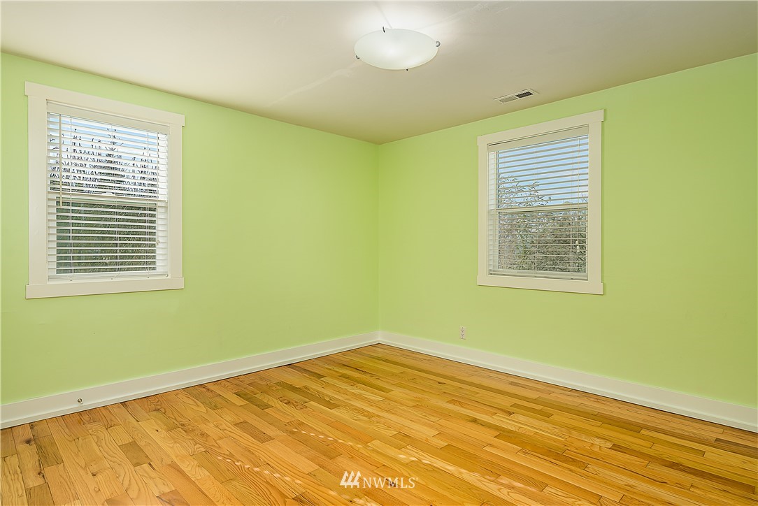 554 Windsor Place Northeast Renton, WA 98056 - Photo 12 of 27