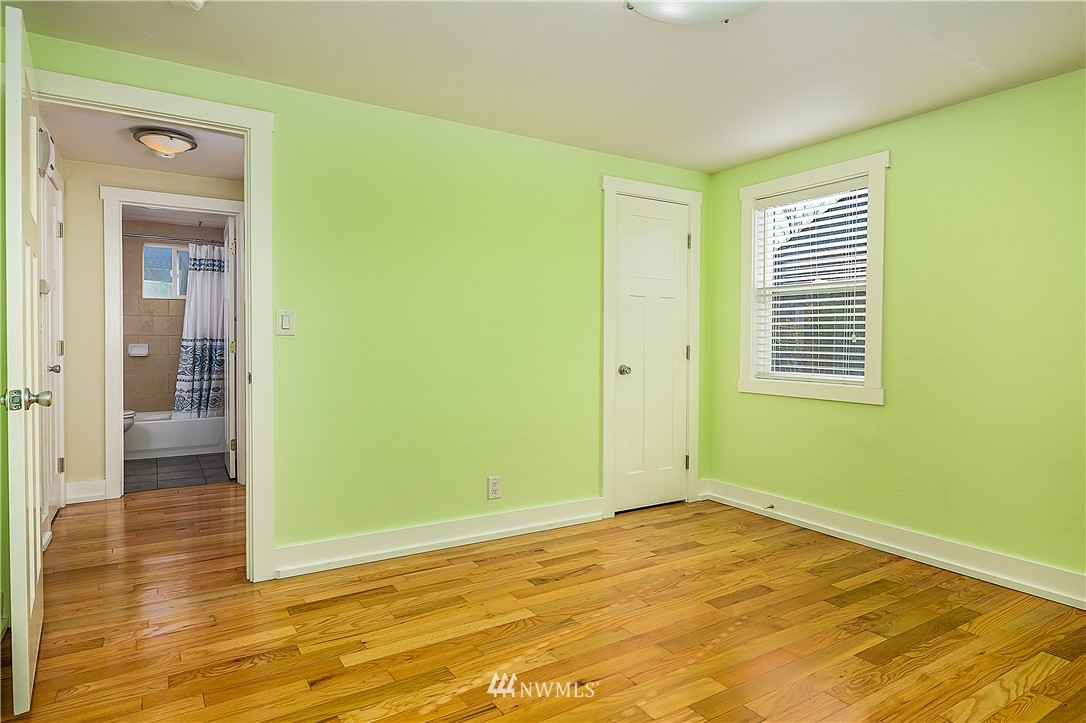 554 Windsor Place Northeast Renton, WA 98056 - Photo 13 of 27