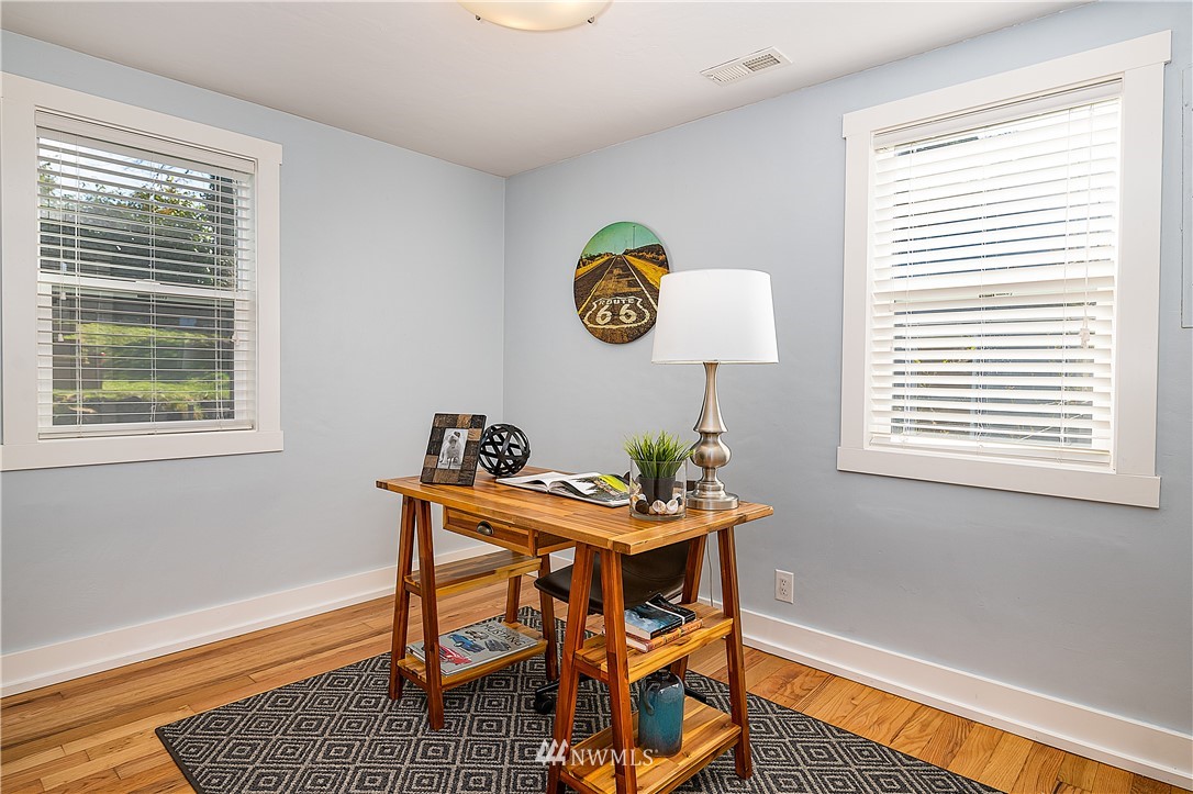 554 Windsor Place Northeast Renton, WA 98056 - Photo 14 of 27