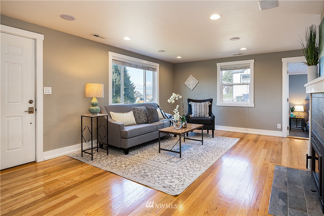 554 Windsor Place Northeast Renton, WA 98056 - Photo 4 of 27
