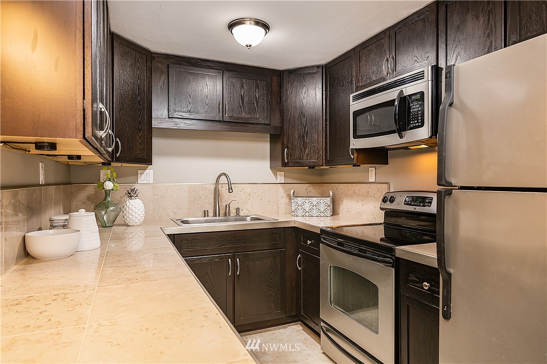 554 Windsor Place Northeast Renton, WA 98056 - Photo 9 of 27
