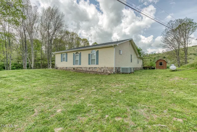 $321,900 | 112 Conns Drive, Tazewell, VA 24651