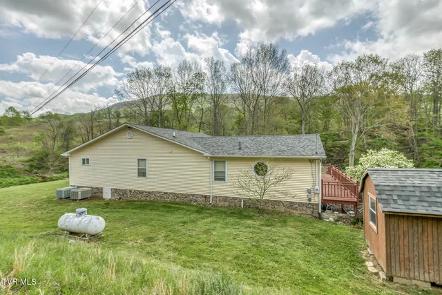 $321,900 | 112 Conns Drive, Tazewell, VA 24651