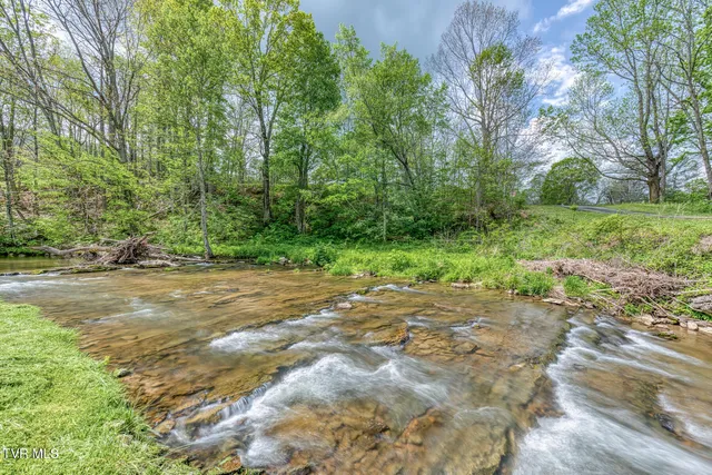 $321,900 | 112 Conns Drive, Tazewell, VA 24651