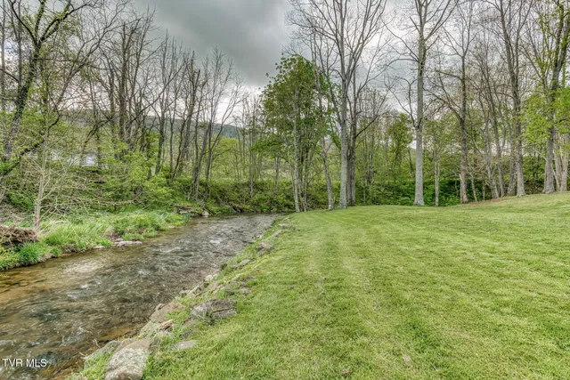 $321,900 | 112 Conns Drive, Tazewell, VA 24651