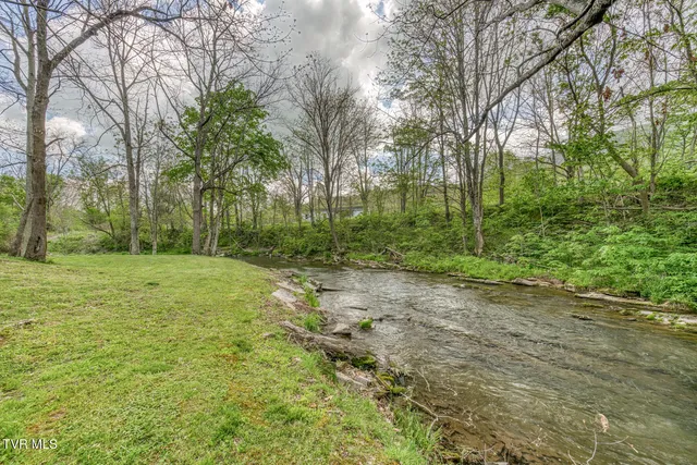 $321,900 | 112 Conns Drive, Tazewell, VA 24651