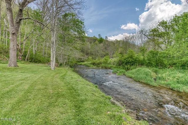 $321,900 | 112 Conns Drive, Tazewell, VA 24651