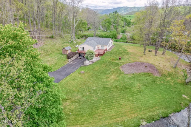 $321,900 | 112 Conns Drive, Tazewell, VA 24651