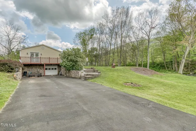 $321,900 | 112 Conns Drive, Tazewell, VA 24651