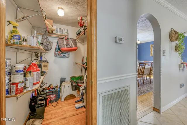 $321,900 | 112 Conns Drive, Tazewell, VA 24651