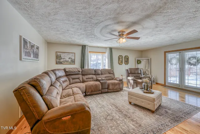 $321,900 | 112 Conns Drive, Tazewell, VA 24651