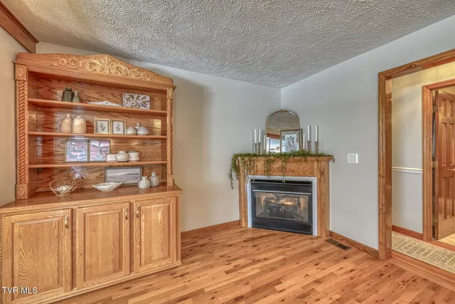 $321,900 | 112 Conns Drive, Tazewell, VA 24651