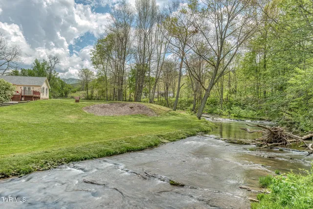 $321,900 | 112 Conns Drive, Tazewell, VA 24651